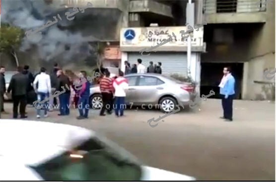 عاجل بالصور ملثمون يلقون ملوتوف على ملهى ليلى بالعجوزه ومصرع 12 شاب وفتاه وحالات الاصابات فى تزايد